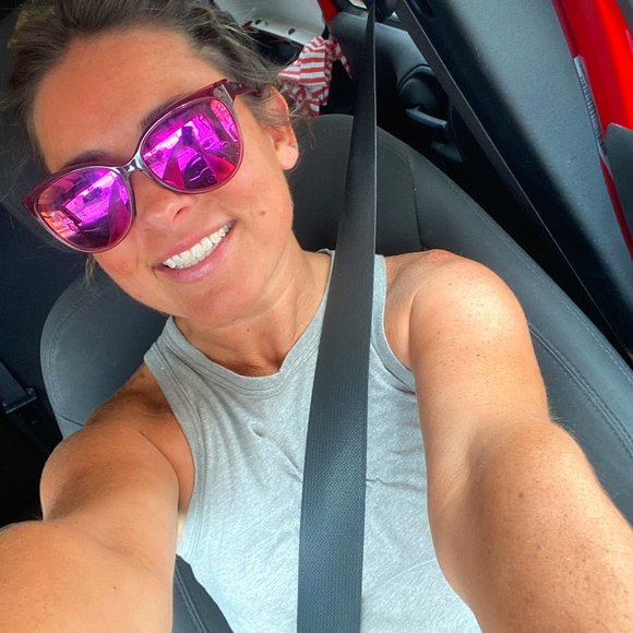 Meet your Posher, Becca - Picture 1 of 1